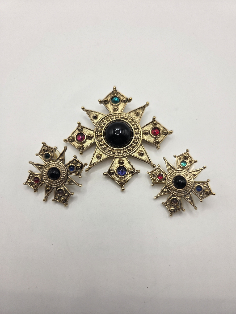 1733. Vintage Gold-Tone Maltese Cross Brooch And Earring Set